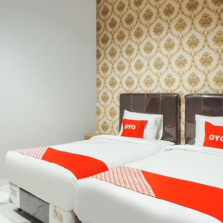 Super Oyo Capital O 92066 Papakoel Hotel & Cafe Медан Екстериор снимка