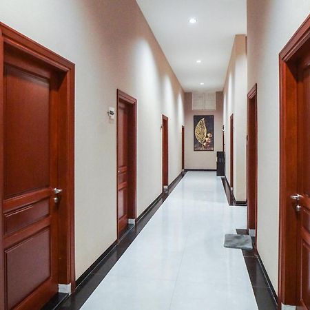 Super Oyo Capital O 92066 Papakoel Hotel & Cafe Медан Екстериор снимка