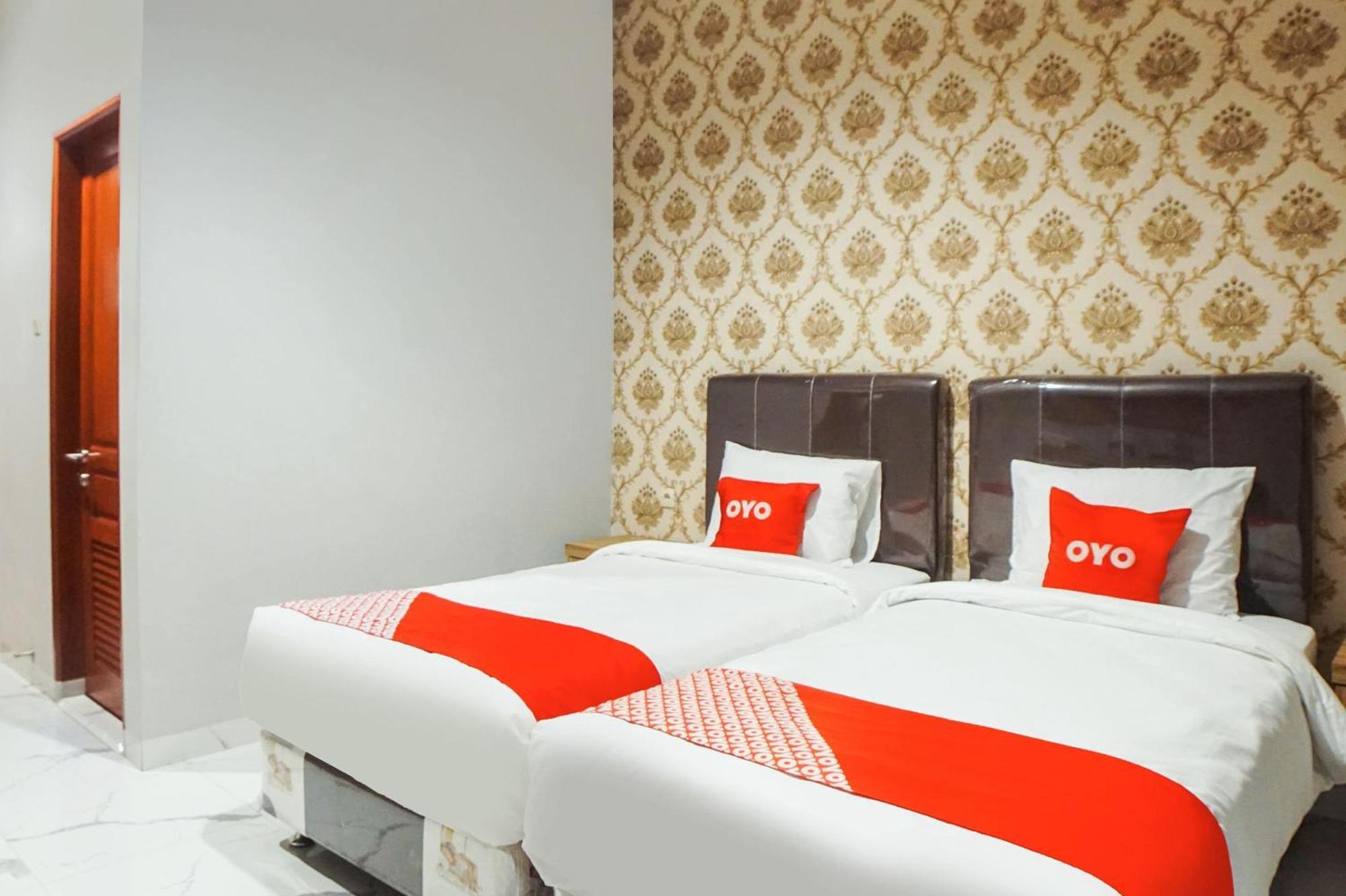 Super Oyo Capital O 92066 Papakoel Hotel & Cafe Медан Екстериор снимка