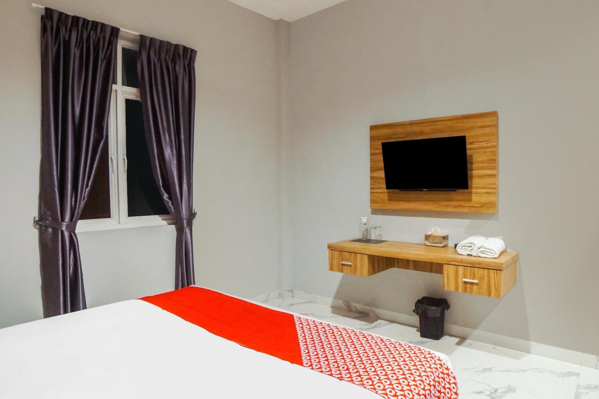 Super Oyo Capital O 92066 Papakoel Hotel & Cafe Медан Екстериор снимка