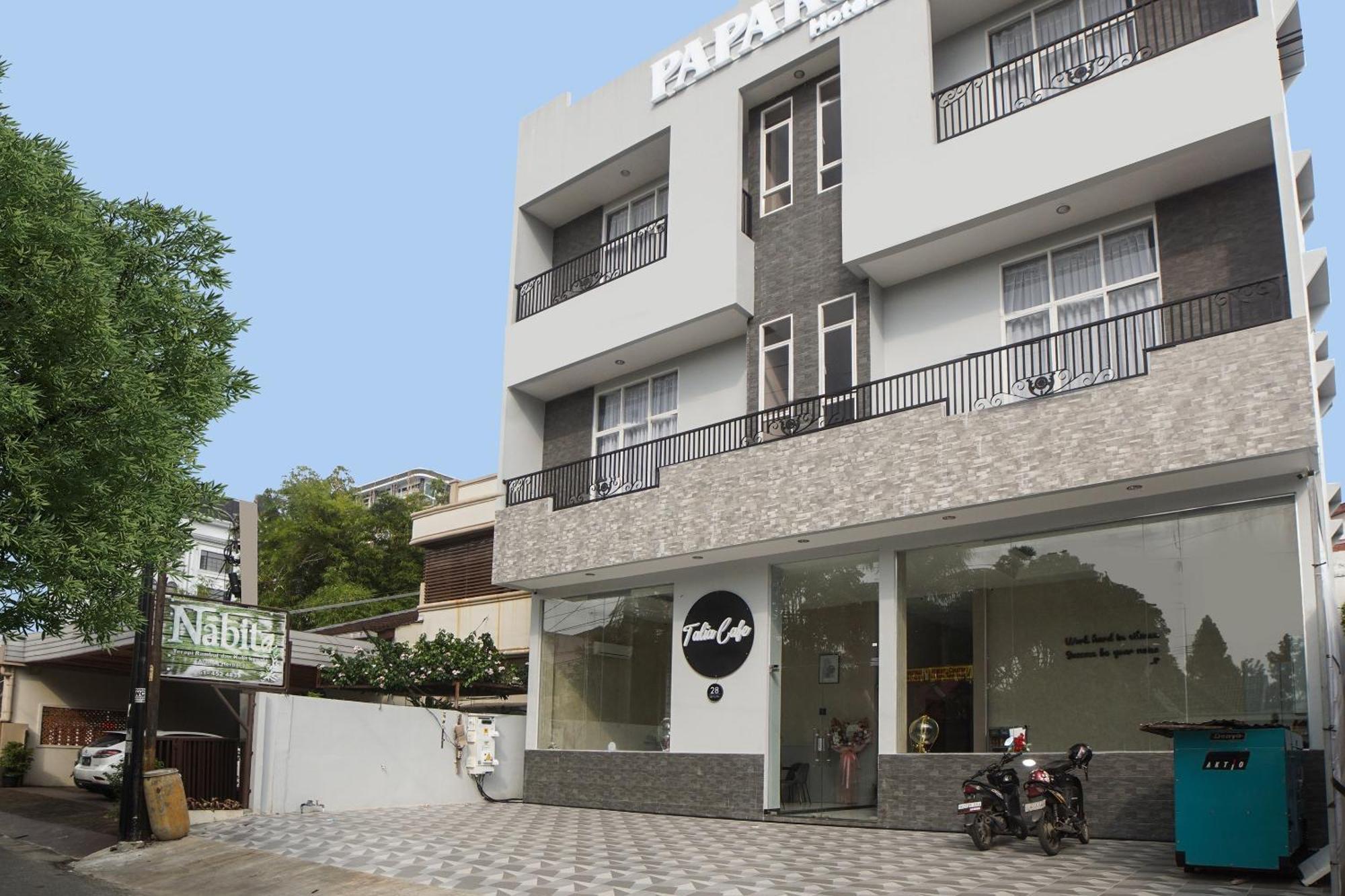Super Oyo Capital O 92066 Papakoel Hotel & Cafe Медан Екстериор снимка