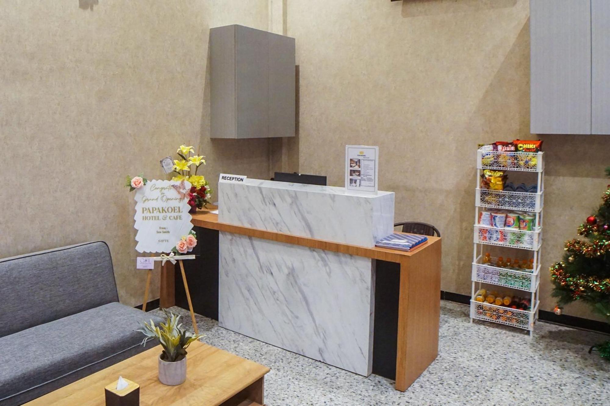 Super Oyo Capital O 92066 Papakoel Hotel & Cafe Медан Екстериор снимка