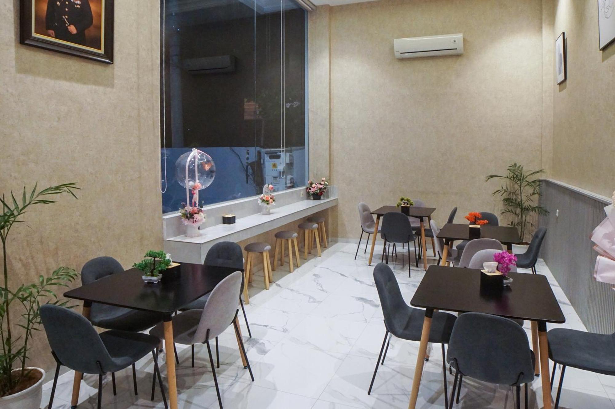 Super Oyo Capital O 92066 Papakoel Hotel & Cafe Медан Екстериор снимка