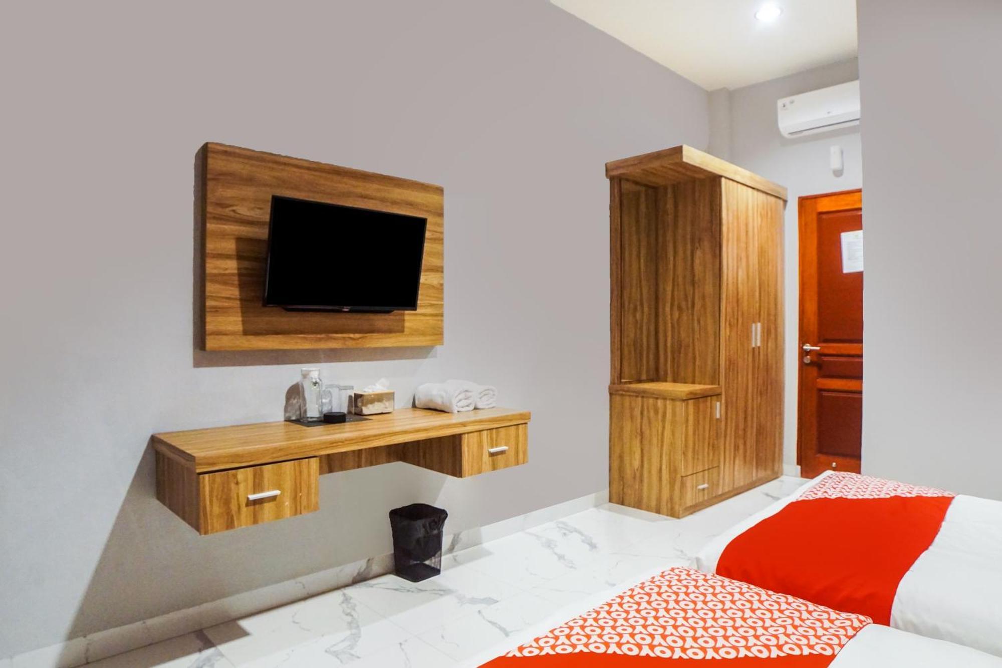 Super Oyo Capital O 92066 Papakoel Hotel & Cafe Медан Екстериор снимка