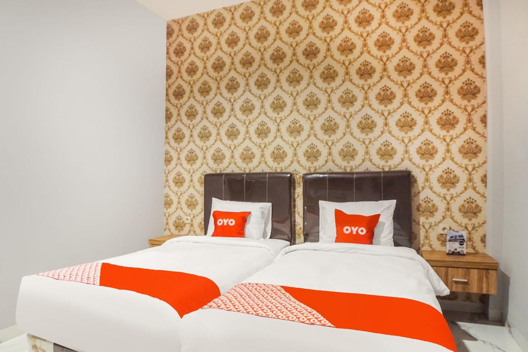 Super Oyo Capital O 92066 Papakoel Hotel & Cafe Медан Екстериор снимка