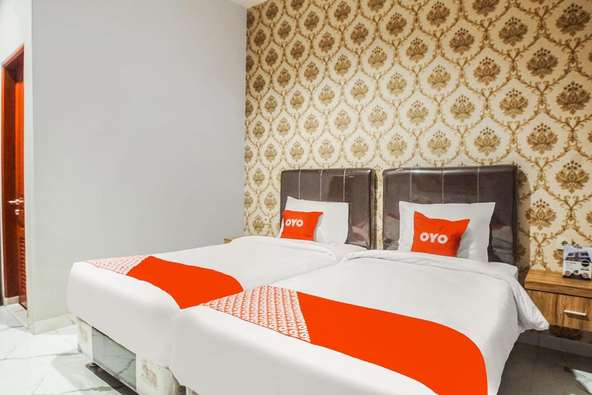 Super Oyo Capital O 92066 Papakoel Hotel & Cafe Медан Екстериор снимка