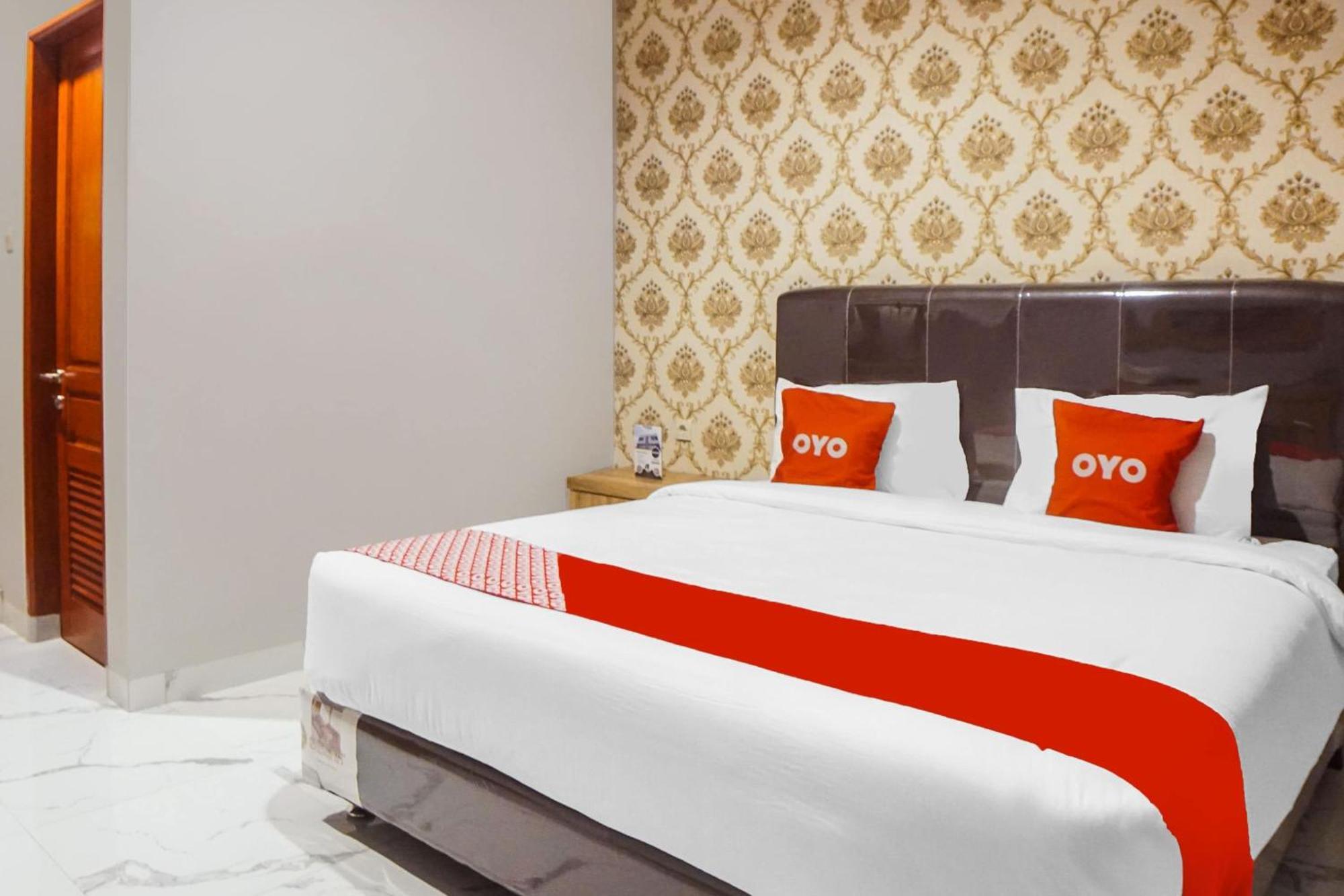 Super Oyo Capital O 92066 Papakoel Hotel & Cafe Медан Екстериор снимка